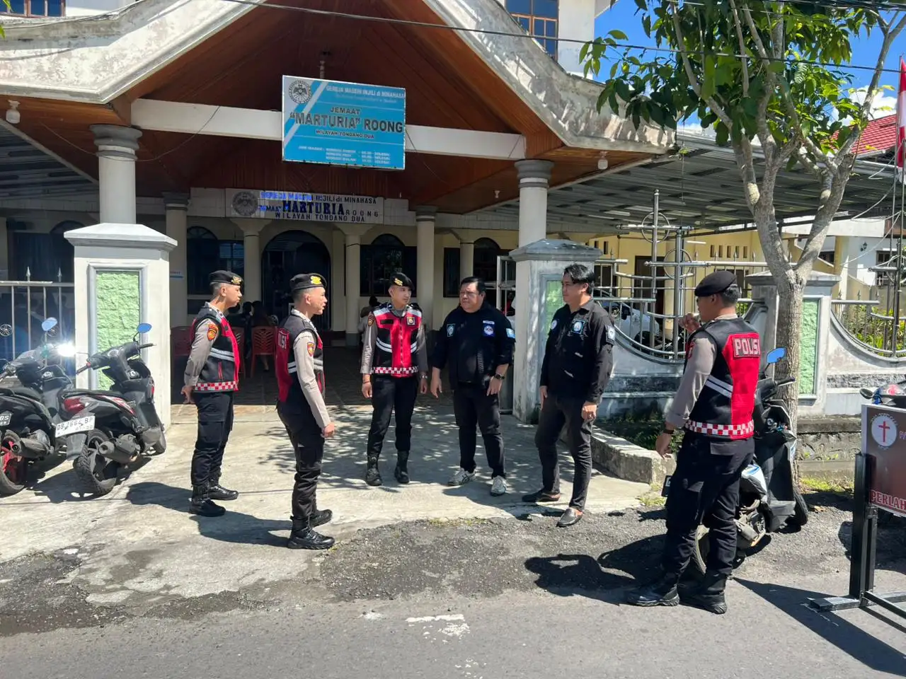 Patroli Cipkon Sat Samapta Polres Minahasa Jaga Keamanan Wilayah dan Gereja di Tondano